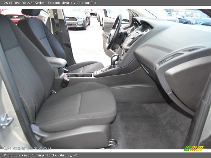 Tectonic Metallic / Charcoal Black 2015 Ford Focus SE Sedan