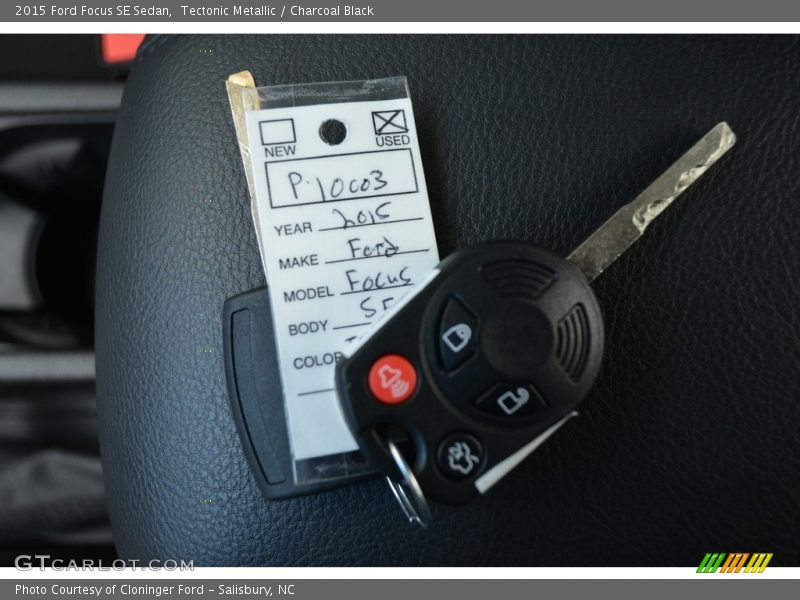 Tectonic Metallic / Charcoal Black 2015 Ford Focus SE Sedan