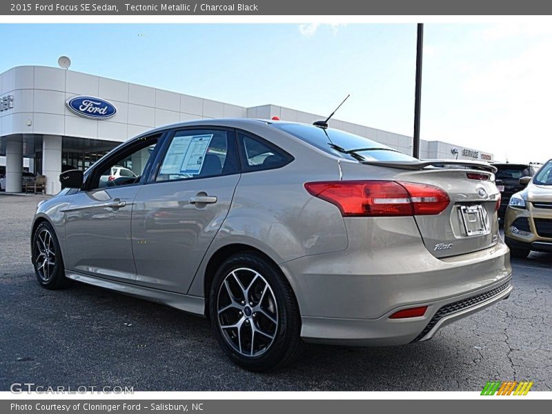 Tectonic Metallic / Charcoal Black 2015 Ford Focus SE Sedan