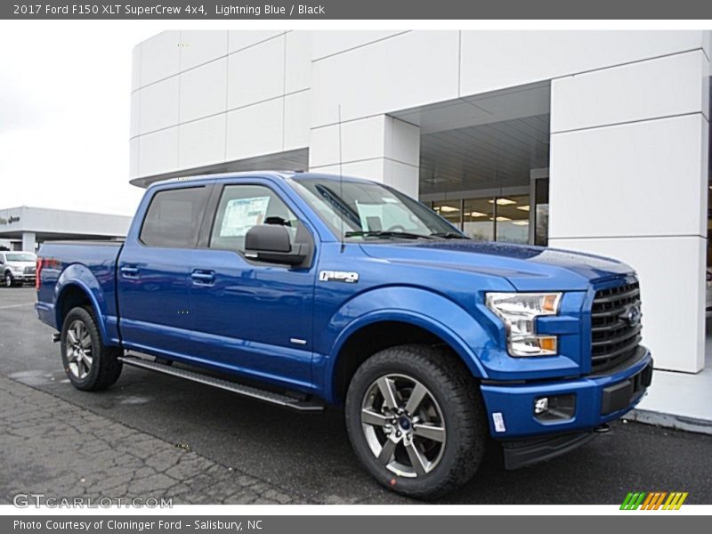 Front 3/4 View of 2017 F150 XLT SuperCrew 4x4