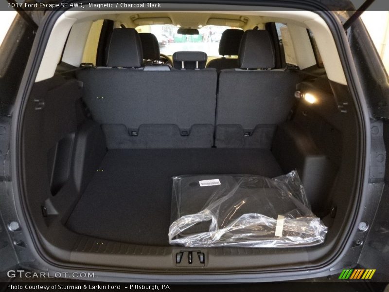 Magnetic / Charcoal Black 2017 Ford Escape SE 4WD