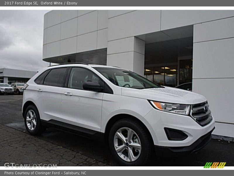 Front 3/4 View of 2017 Edge SE