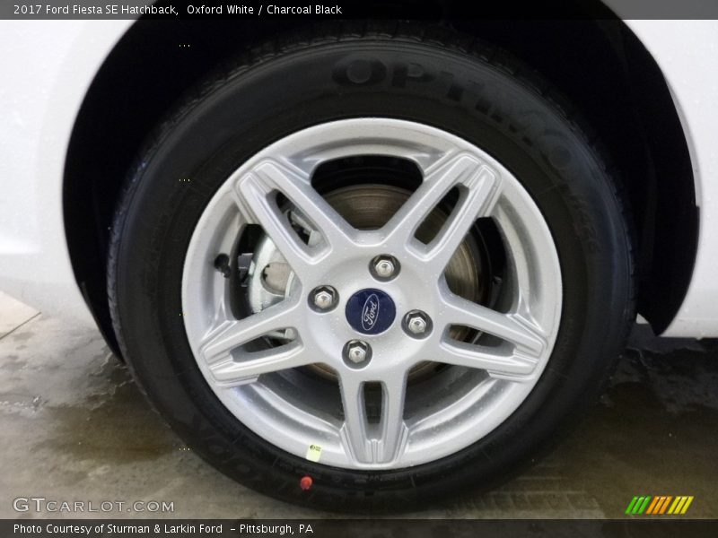 Oxford White / Charcoal Black 2017 Ford Fiesta SE Hatchback