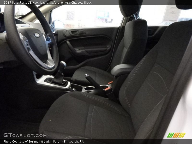 Oxford White / Charcoal Black 2017 Ford Fiesta SE Hatchback