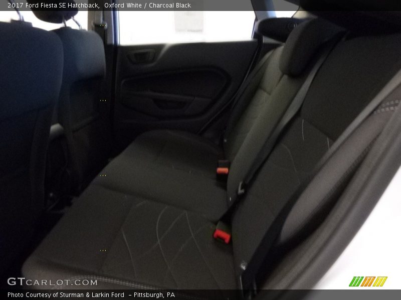 Oxford White / Charcoal Black 2017 Ford Fiesta SE Hatchback