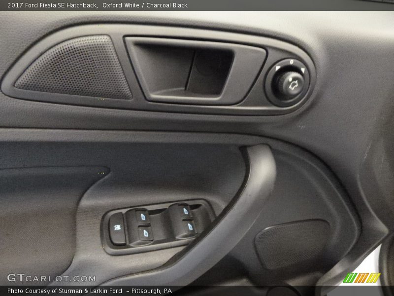 Oxford White / Charcoal Black 2017 Ford Fiesta SE Hatchback