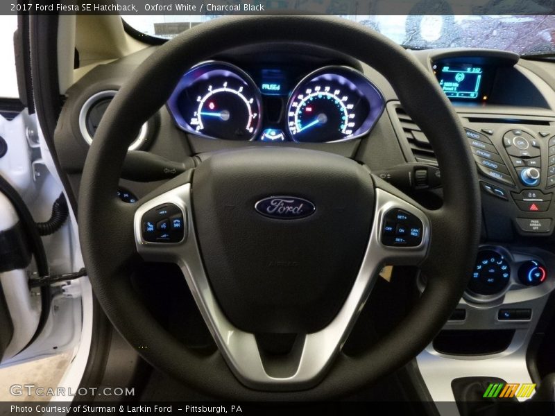 Oxford White / Charcoal Black 2017 Ford Fiesta SE Hatchback