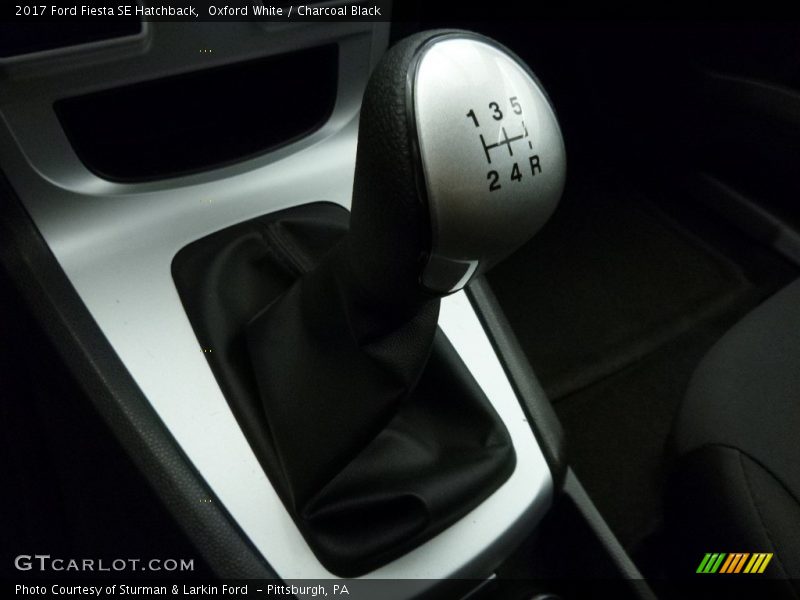 Oxford White / Charcoal Black 2017 Ford Fiesta SE Hatchback