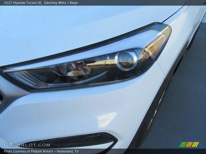 Dazzling White / Beige 2017 Hyundai Tucson SE