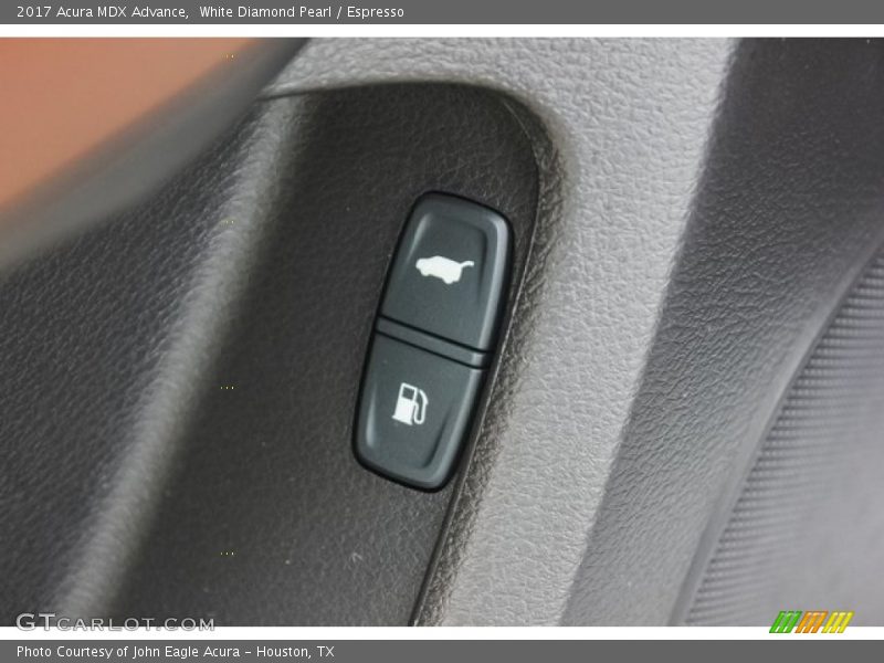White Diamond Pearl / Espresso 2017 Acura MDX Advance