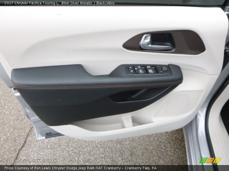 Billet Silver Metallic / Black/Alloy 2017 Chrysler Pacifica Touring L