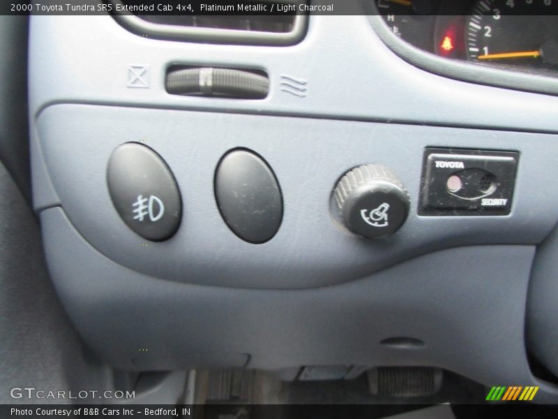 Platinum Metallic / Light Charcoal 2000 Toyota Tundra SR5 Extended Cab 4x4