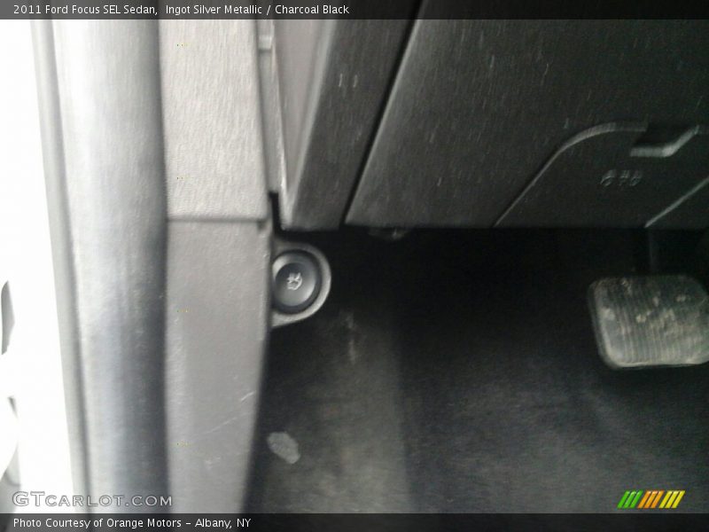 Ingot Silver Metallic / Charcoal Black 2011 Ford Focus SEL Sedan