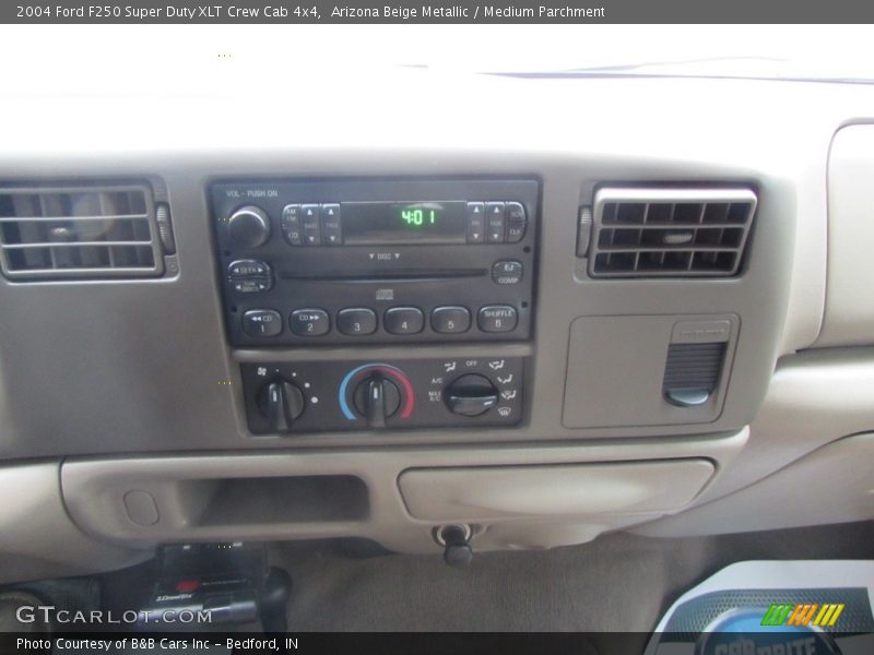 Arizona Beige Metallic / Medium Parchment 2004 Ford F250 Super Duty XLT Crew Cab 4x4