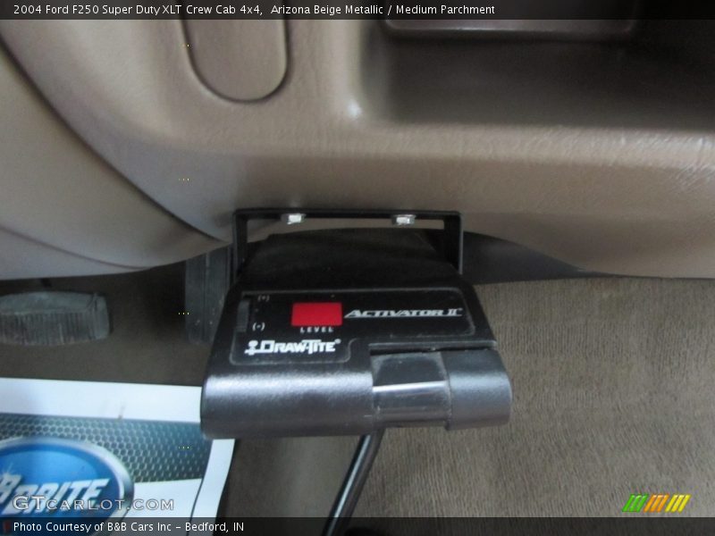 Arizona Beige Metallic / Medium Parchment 2004 Ford F250 Super Duty XLT Crew Cab 4x4