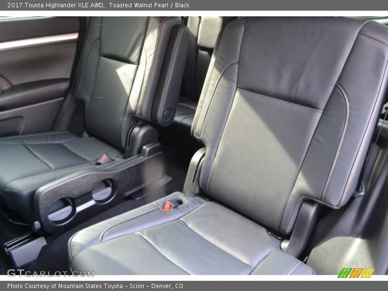 Toasted Walnut Pearl / Black 2017 Toyota Highlander XLE AWD