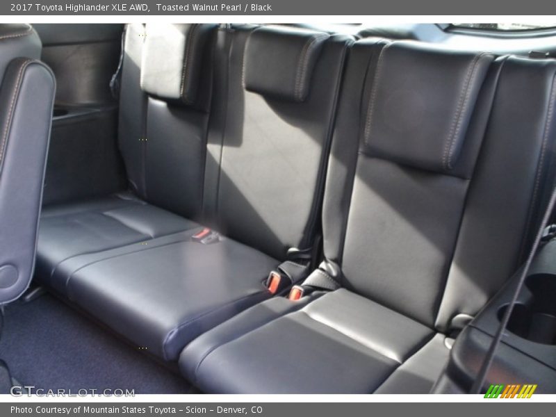 Toasted Walnut Pearl / Black 2017 Toyota Highlander XLE AWD