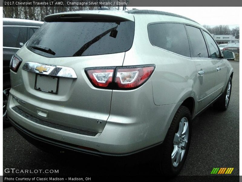 Champagne Silver Metallic / Ebony 2017 Chevrolet Traverse LT AWD