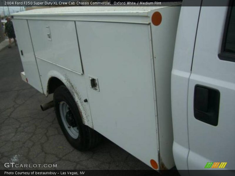 Oxford White / Medium Flint 2004 Ford F350 Super Duty XL Crew Cab Chassis Commercial