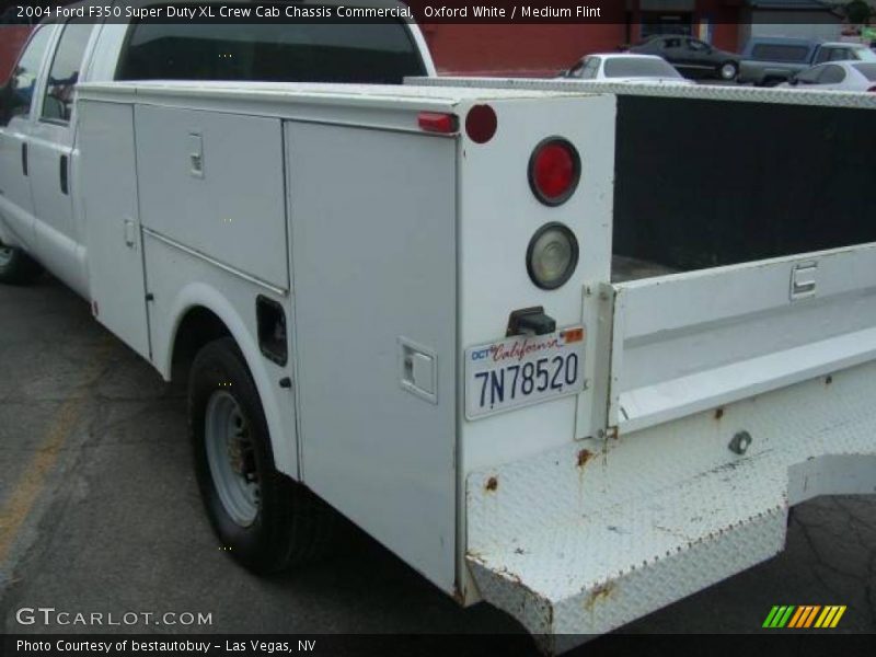 Oxford White / Medium Flint 2004 Ford F350 Super Duty XL Crew Cab Chassis Commercial