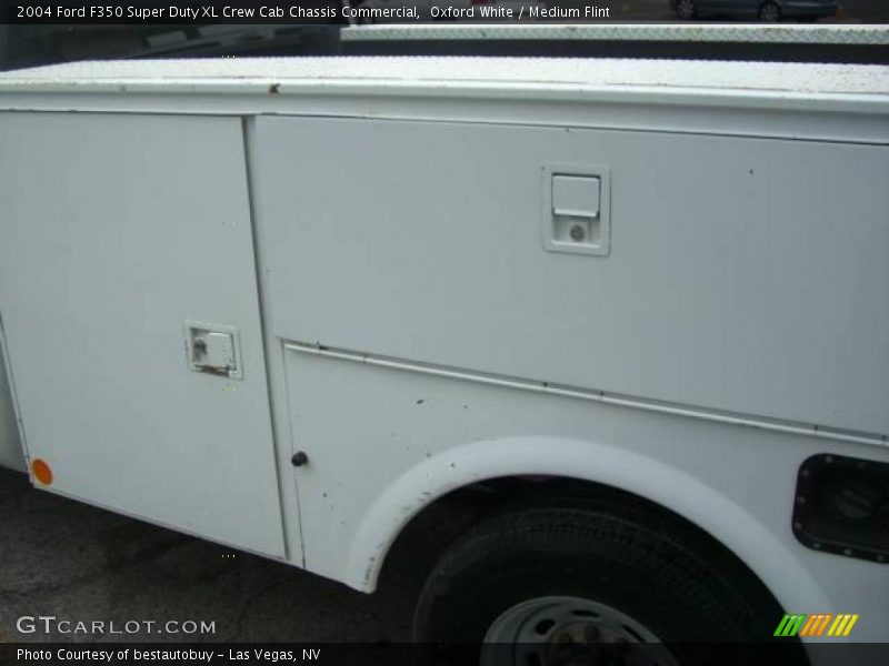 Oxford White / Medium Flint 2004 Ford F350 Super Duty XL Crew Cab Chassis Commercial