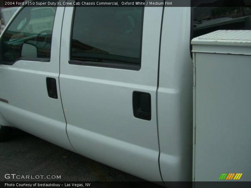 Oxford White / Medium Flint 2004 Ford F350 Super Duty XL Crew Cab Chassis Commercial
