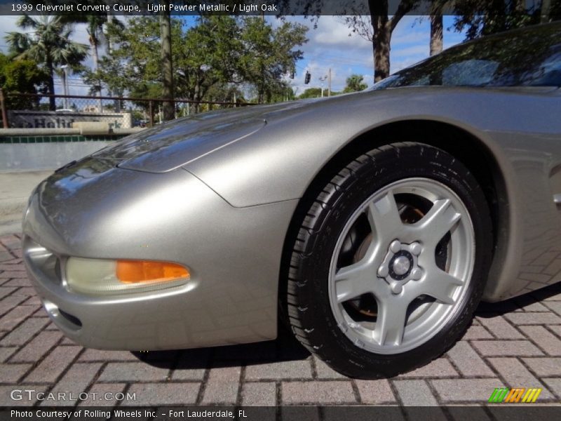 Light Pewter Metallic / Light Oak 1999 Chevrolet Corvette Coupe