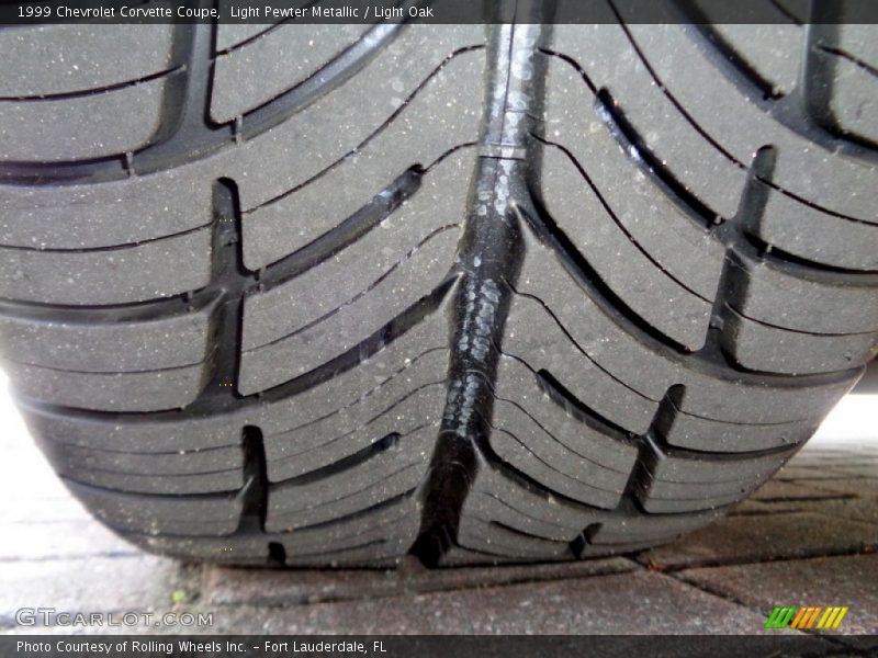 Light Pewter Metallic / Light Oak 1999 Chevrolet Corvette Coupe