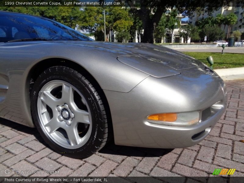 Light Pewter Metallic / Light Oak 1999 Chevrolet Corvette Coupe