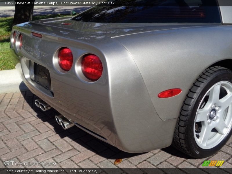 Light Pewter Metallic / Light Oak 1999 Chevrolet Corvette Coupe