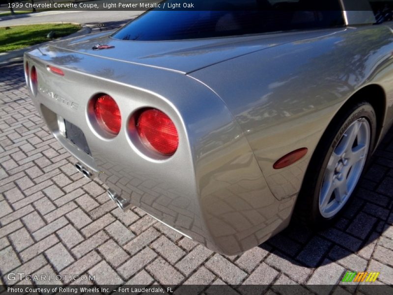 Light Pewter Metallic / Light Oak 1999 Chevrolet Corvette Coupe