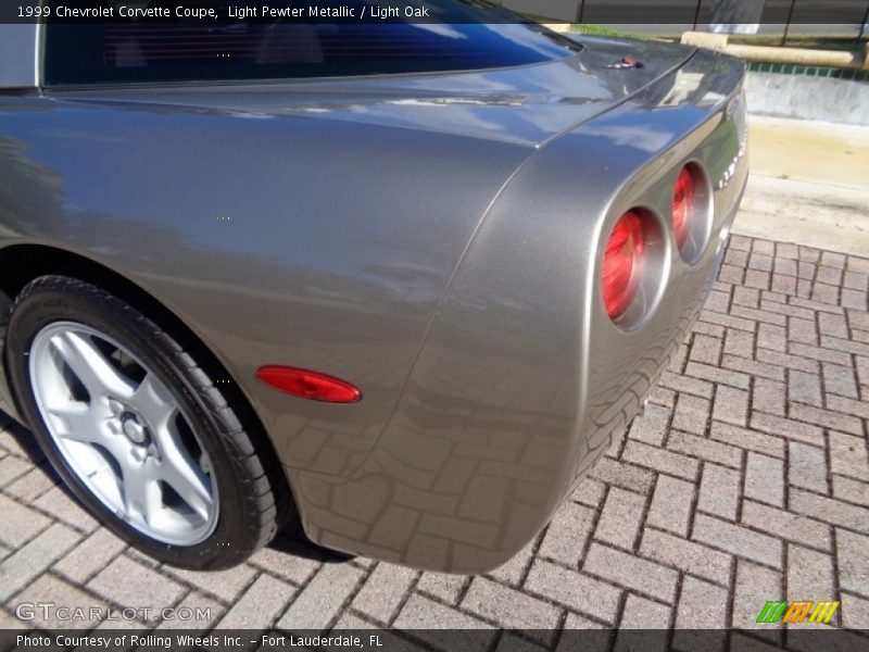 Light Pewter Metallic / Light Oak 1999 Chevrolet Corvette Coupe