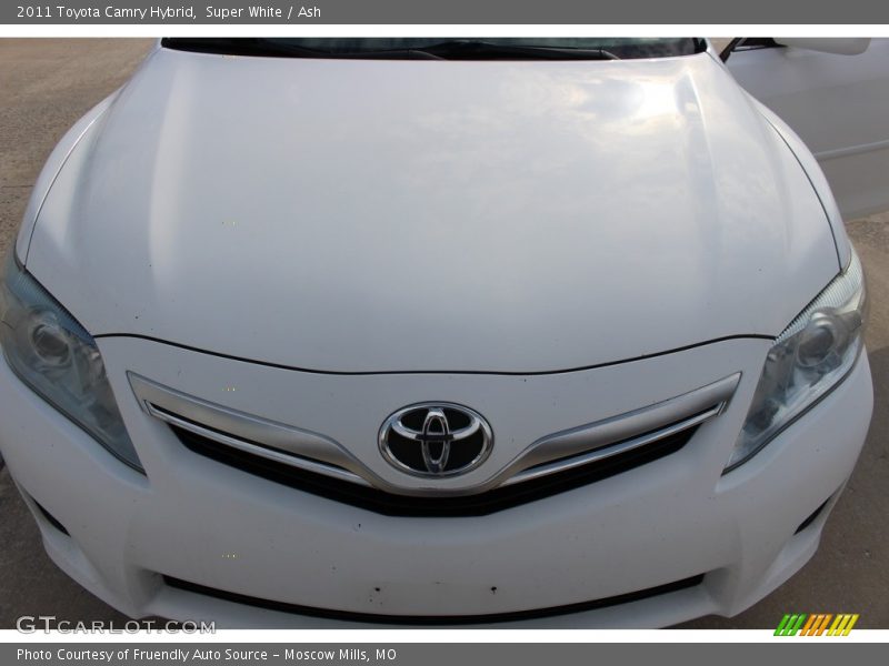 Super White / Ash 2011 Toyota Camry Hybrid