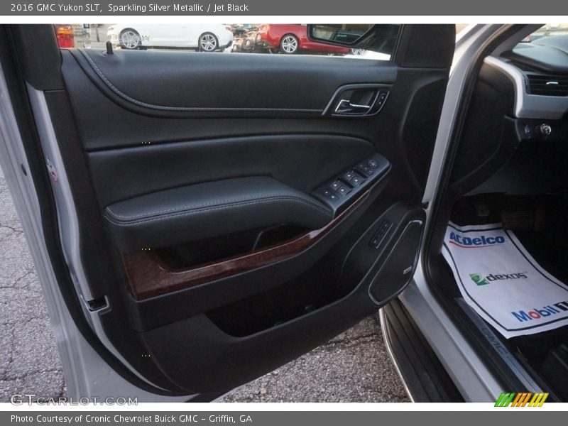 Sparkling Silver Metallic / Jet Black 2016 GMC Yukon SLT