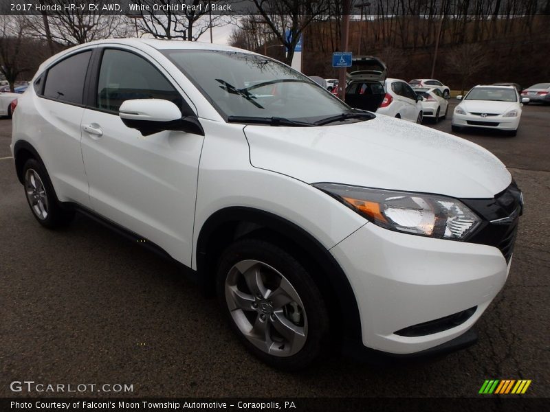 Front 3/4 View of 2017 HR-V EX AWD