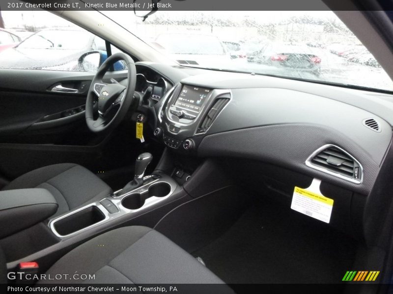 Kinetic Blue Metallic / Jet Black 2017 Chevrolet Cruze LT