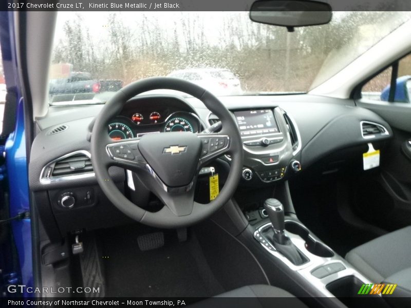 Kinetic Blue Metallic / Jet Black 2017 Chevrolet Cruze LT