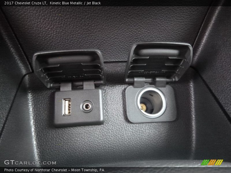 Kinetic Blue Metallic / Jet Black 2017 Chevrolet Cruze LT