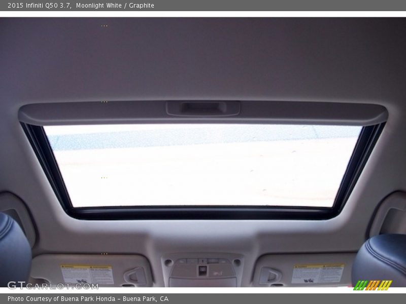 Moonlight White / Graphite 2015 Infiniti Q50 3.7