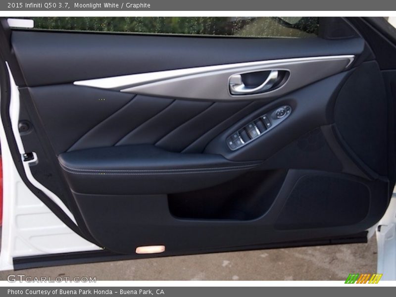 Moonlight White / Graphite 2015 Infiniti Q50 3.7