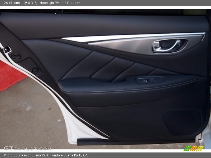 Moonlight White / Graphite 2015 Infiniti Q50 3.7
