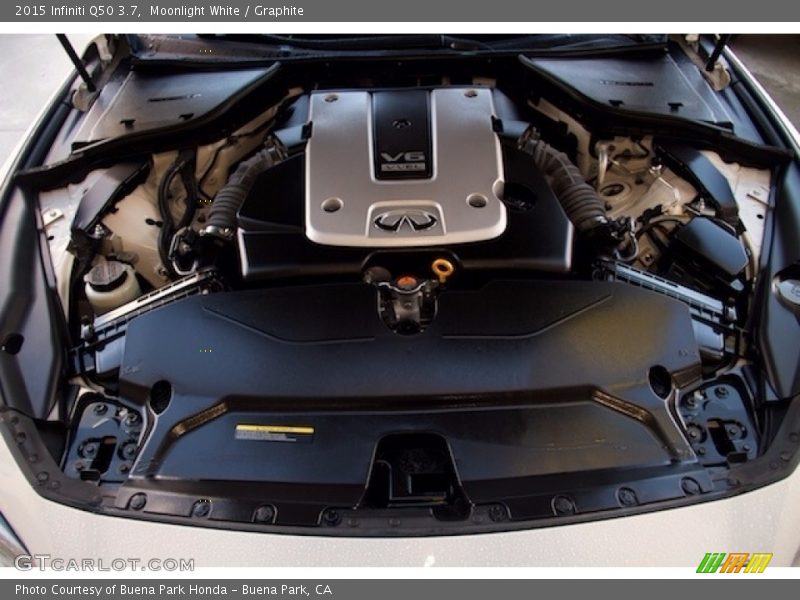 Moonlight White / Graphite 2015 Infiniti Q50 3.7