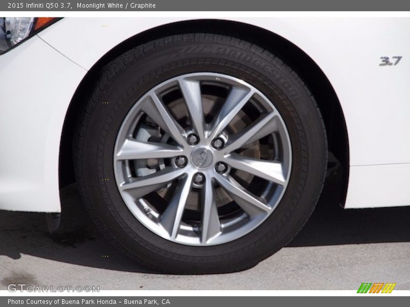 Moonlight White / Graphite 2015 Infiniti Q50 3.7