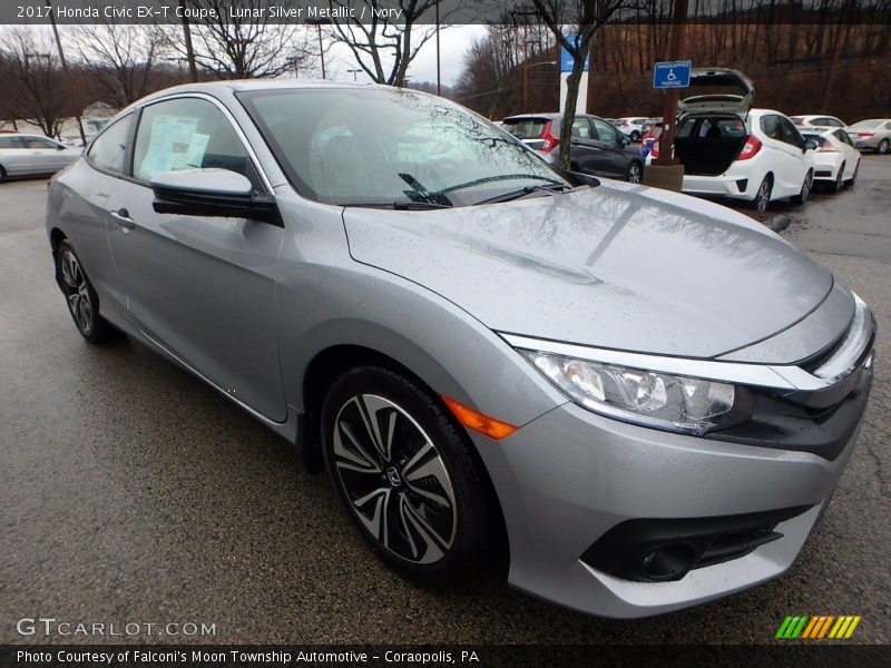Front 3/4 View of 2017 Civic EX-T Coupe