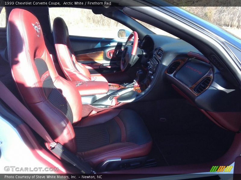 Arctic White / Firethorn Red 1999 Chevrolet Corvette Coupe