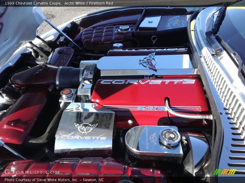 Arctic White / Firethorn Red 1999 Chevrolet Corvette Coupe