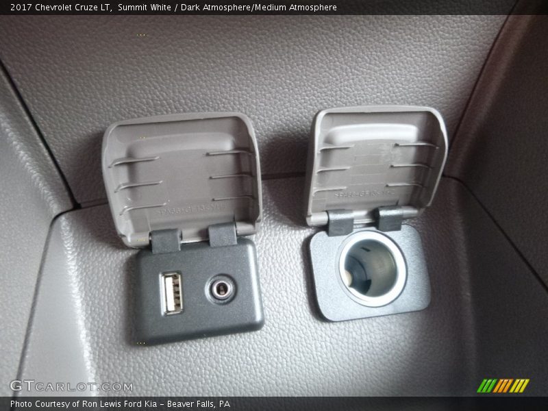 Summit White / Dark Atmosphere/Medium Atmosphere 2017 Chevrolet Cruze LT