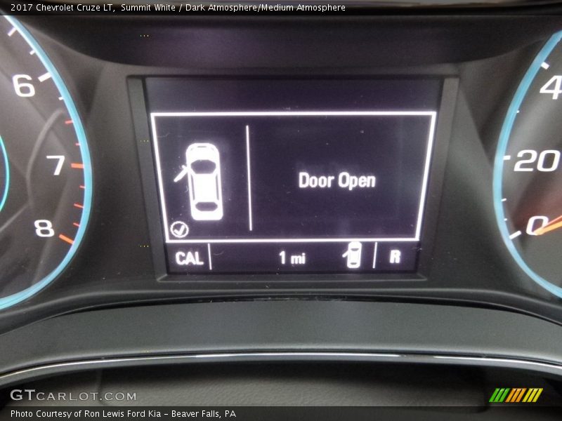 Summit White / Dark Atmosphere/Medium Atmosphere 2017 Chevrolet Cruze LT