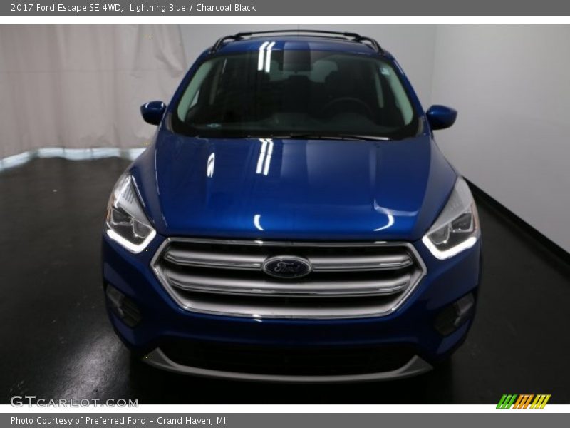 Lightning Blue / Charcoal Black 2017 Ford Escape SE 4WD