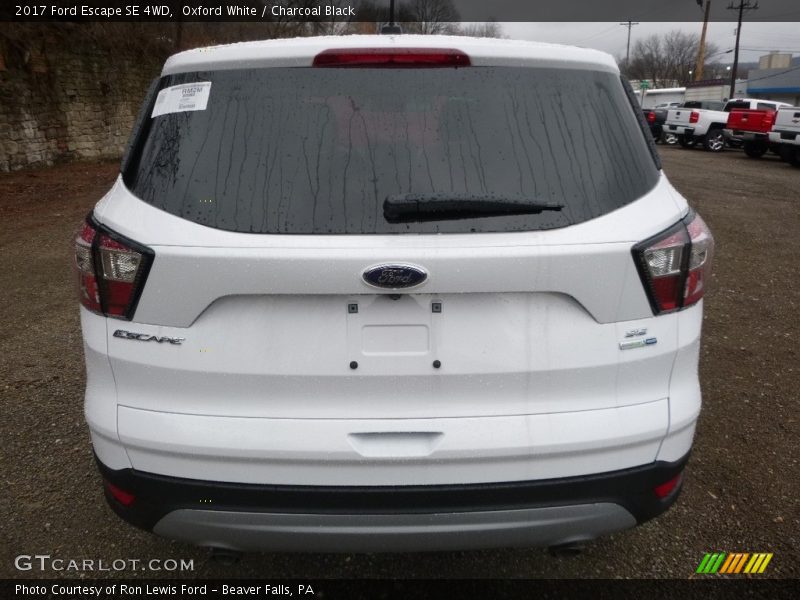 Oxford White / Charcoal Black 2017 Ford Escape SE 4WD